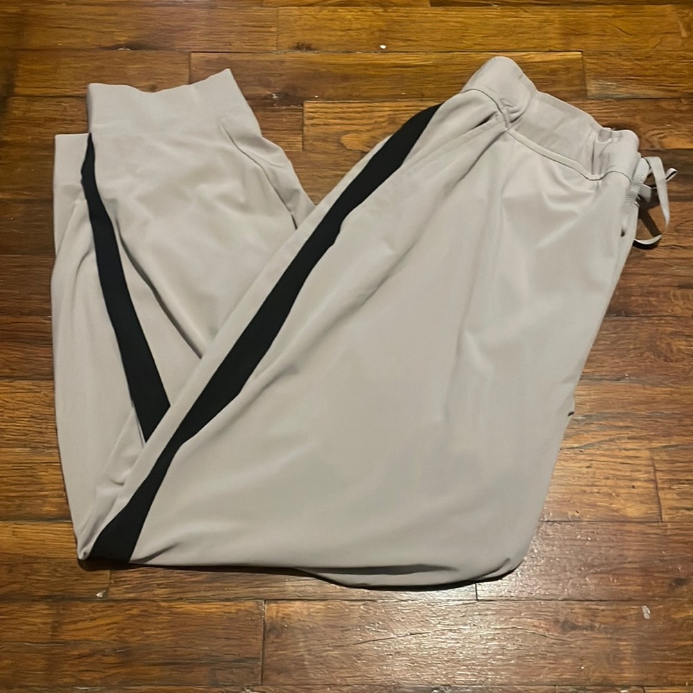 NWOT Women’s Eddie Bauer Joggers